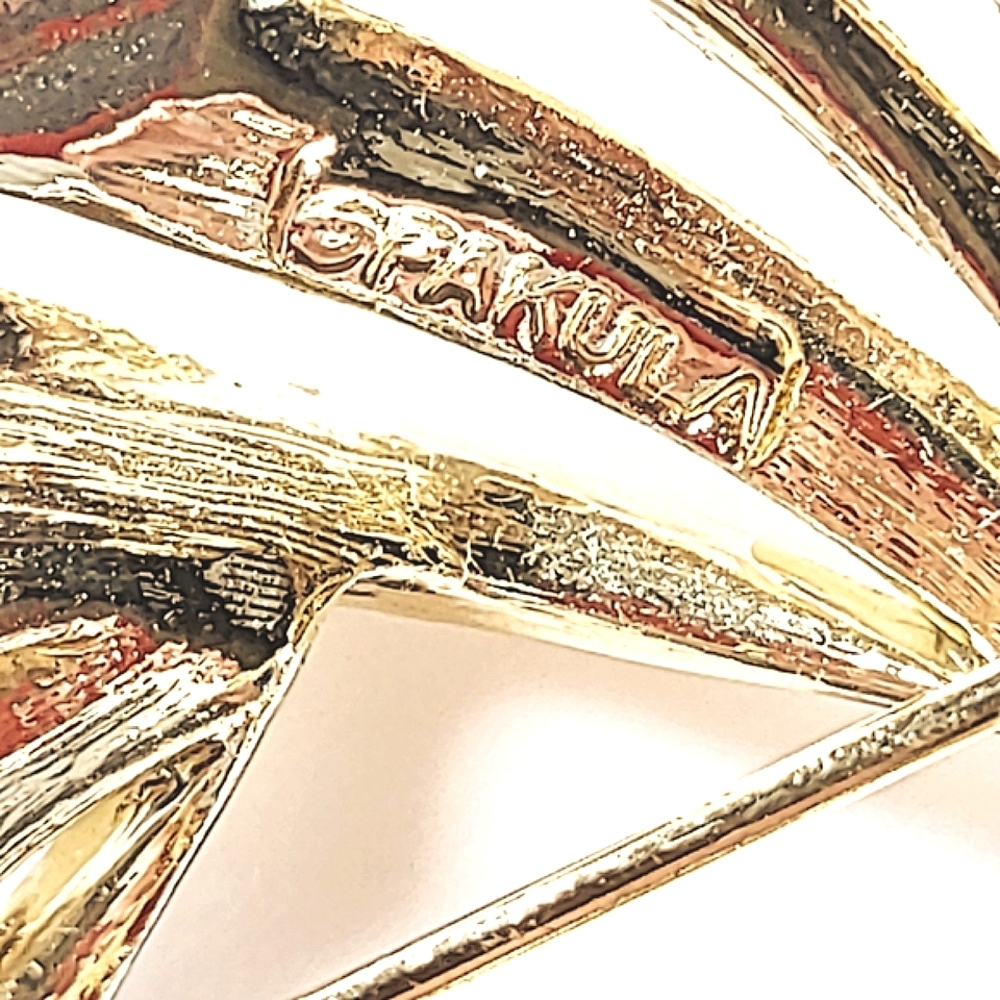 MONET, KRAMER, PAKULA VINTAGE DESIGNER SIGNED 4 BROOCH LOT - ALL GOLDTONE - Picture 8 of 10